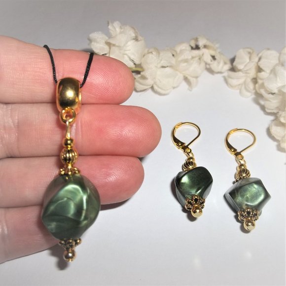 Green & Gold Handmade Beaded Earring & Necklace Set Fashion Accessory GIft 6886 - Picture 6 of 9